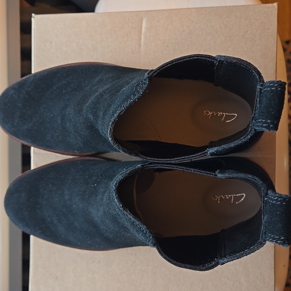 Clark's black suede ankle boots  WMS. 7.5M new in box. Clarkdale Arlo - Picture 5 of 8